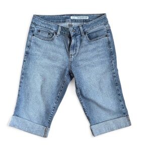 DKNY JEANS Bermuda Denim Shorts – Size 6 – Classic Mid-Wash
